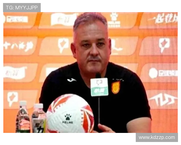 老足球明星退役后的生活与职业转型现状深度解析