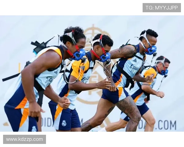 足球明星体能训练揭秘助你提升运动表现的秘诀与技巧 足球明星体能训练揭秘助你提升运动表现的秘诀与技巧