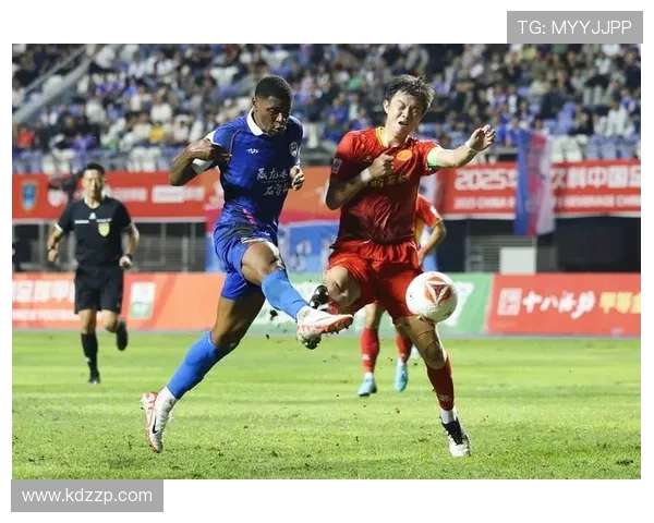 黄色长头发的足球明星如何在赛场上展现独特魅力与风采